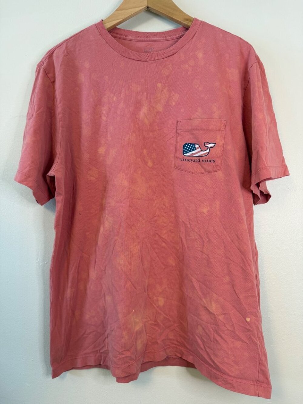Vineyard Vines American Flag Whale Pocket T-Shirt Coral Mens Medium
